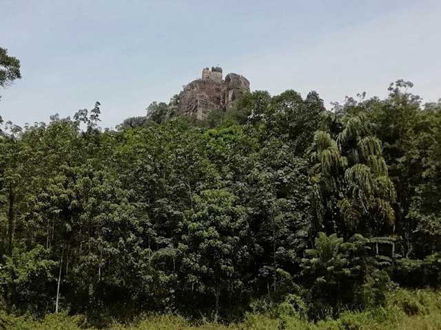 Saradiel's ancient Rock climb (Uthuwankanda)