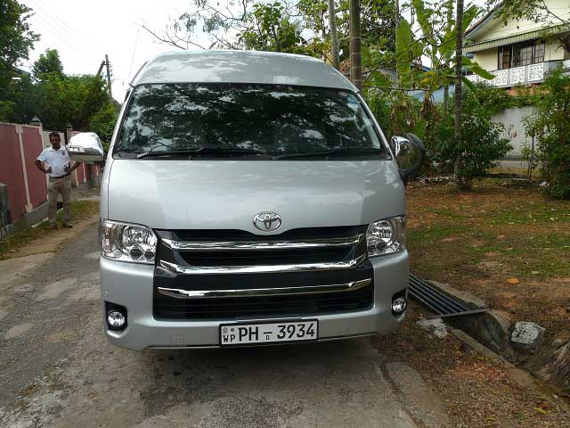 Toyota Hiace 14 Seater