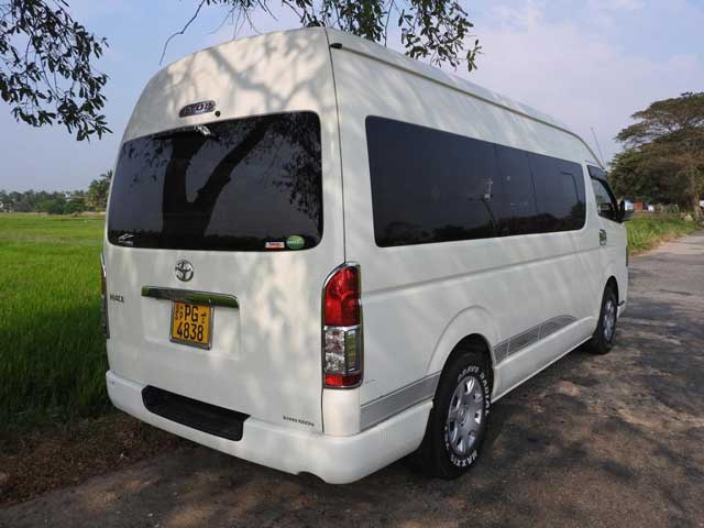 Toyota Hiace 7 Seater